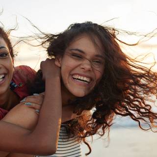 Female and male friends wallpaper