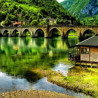 Green river wallpaper