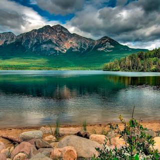 Lake scene wallpaper