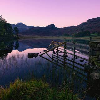 Lake scene wallpaper