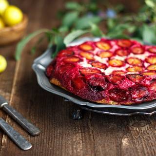 Plum cake wallpaper