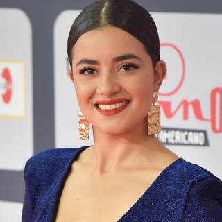 Paulina Gaitán wallpaper