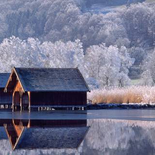 Winter scenes with bridge wallpaper