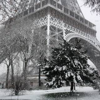 Paris winter desktop wallpaper