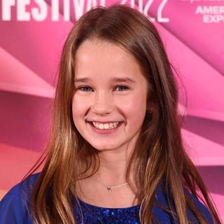 Alisha Weir wallpaper