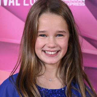 Alisha Weir wallpaper