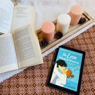 The Love Hypothesis wallpaper