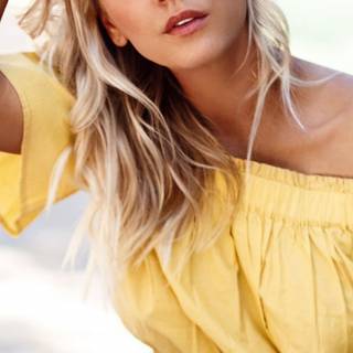 Kaley Cuoco phone wallpaper