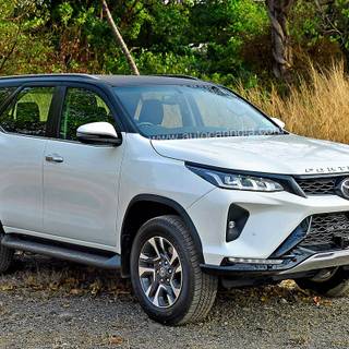 Toyota Fortuner Legender wallpaper