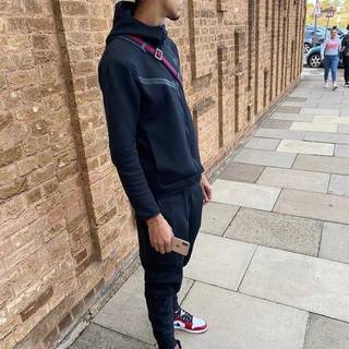 Drip clothes wallpaper