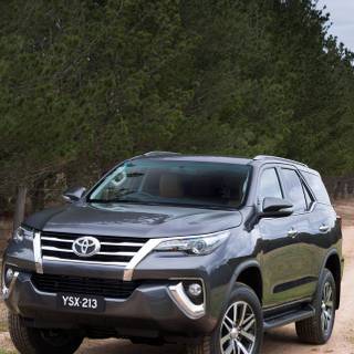 Toyota Fortuner Legender HD wallpaper