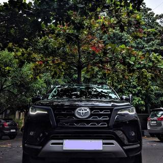 Modified Fortuner wallpaper