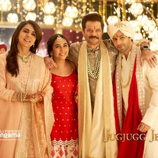 Jugjugg Jeeyo wallpaper