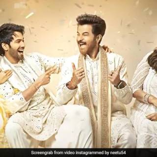 Jugjugg Jeeyo wallpaper