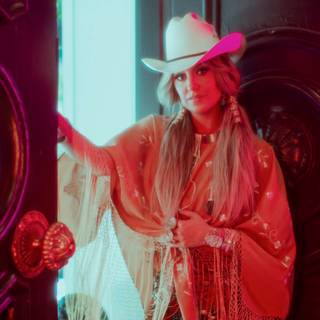 Lainey Wilson wallpaper