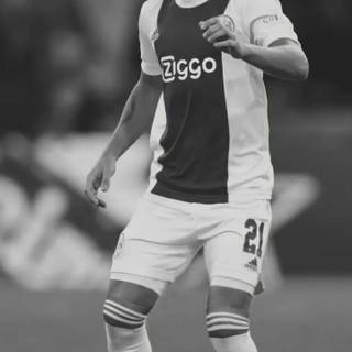 Lisandro Martínez iPhone wallpaper