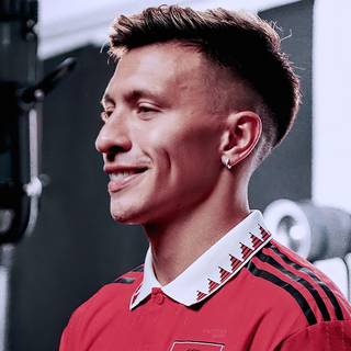 Lisandro Martínez iPhone wallpaper