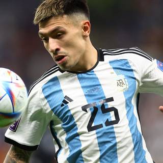 Lisandro Martínez iPhone wallpaper