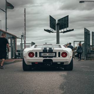 iPhone Ford GT illustration wallpaper