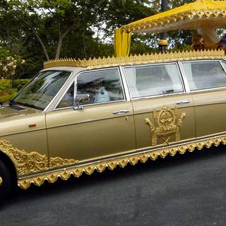 Gold limo wallpaper