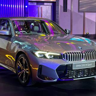 BMW 318i 2023 wallpaper