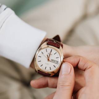 Analog watch wallpaper