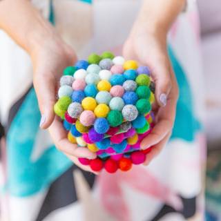 Pom pom coaster wallpaper