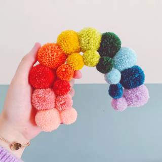 Pom pom coaster wallpaper