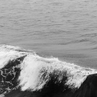 Black and white ocean wallpaper