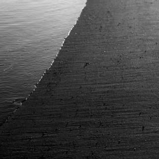 Black and white ocean wallpaper