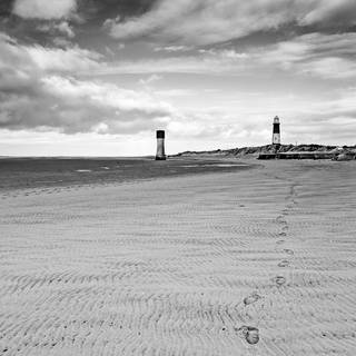 Black and white ocean wallpaper