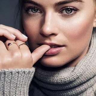 Margot Robbie iPhone SE wallpaper