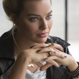 Margot Robbie iPhone SE wallpaper