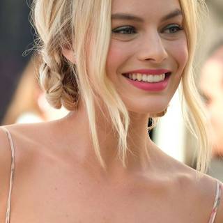 Margot Robbie iPhone SE wallpaper