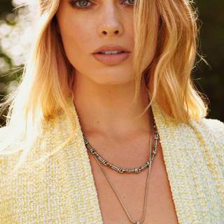 Margot Robbie iPhone SE wallpaper