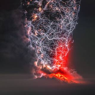 Volcanic lightning wallpaper
