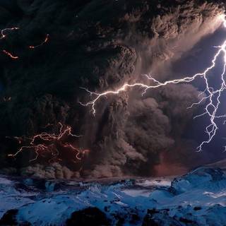 Volcanic lightning wallpaper