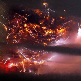 Volcanic lightning wallpaper