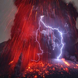 Volcanic lightning wallpaper