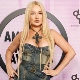 Kim Petras 2023 wallpaper