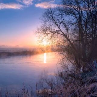 River spring sun wallpaper