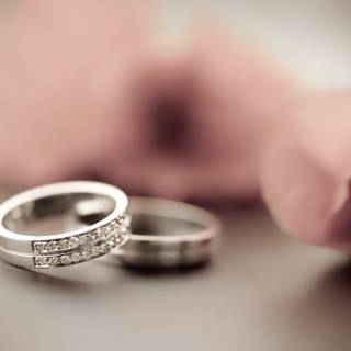 Silver ring wallpaper