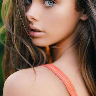 Meika Woollard wallpaper