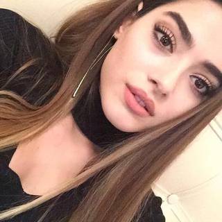 Simay Barlas wallpaper