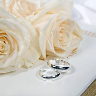 Silver ring wallpaper