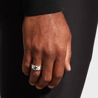 Silver ring wallpaper