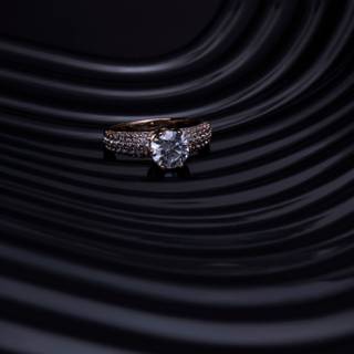 Silver ring wallpaper