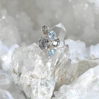 Silver ring wallpaper