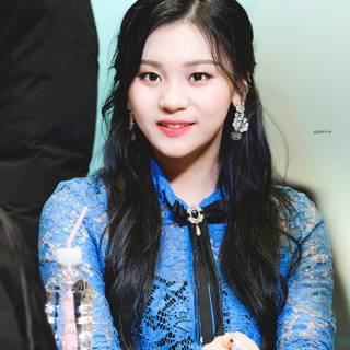 Kim Ye-won wallpaper