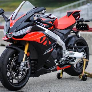 Aprilia RSV4 RF wallpaper
